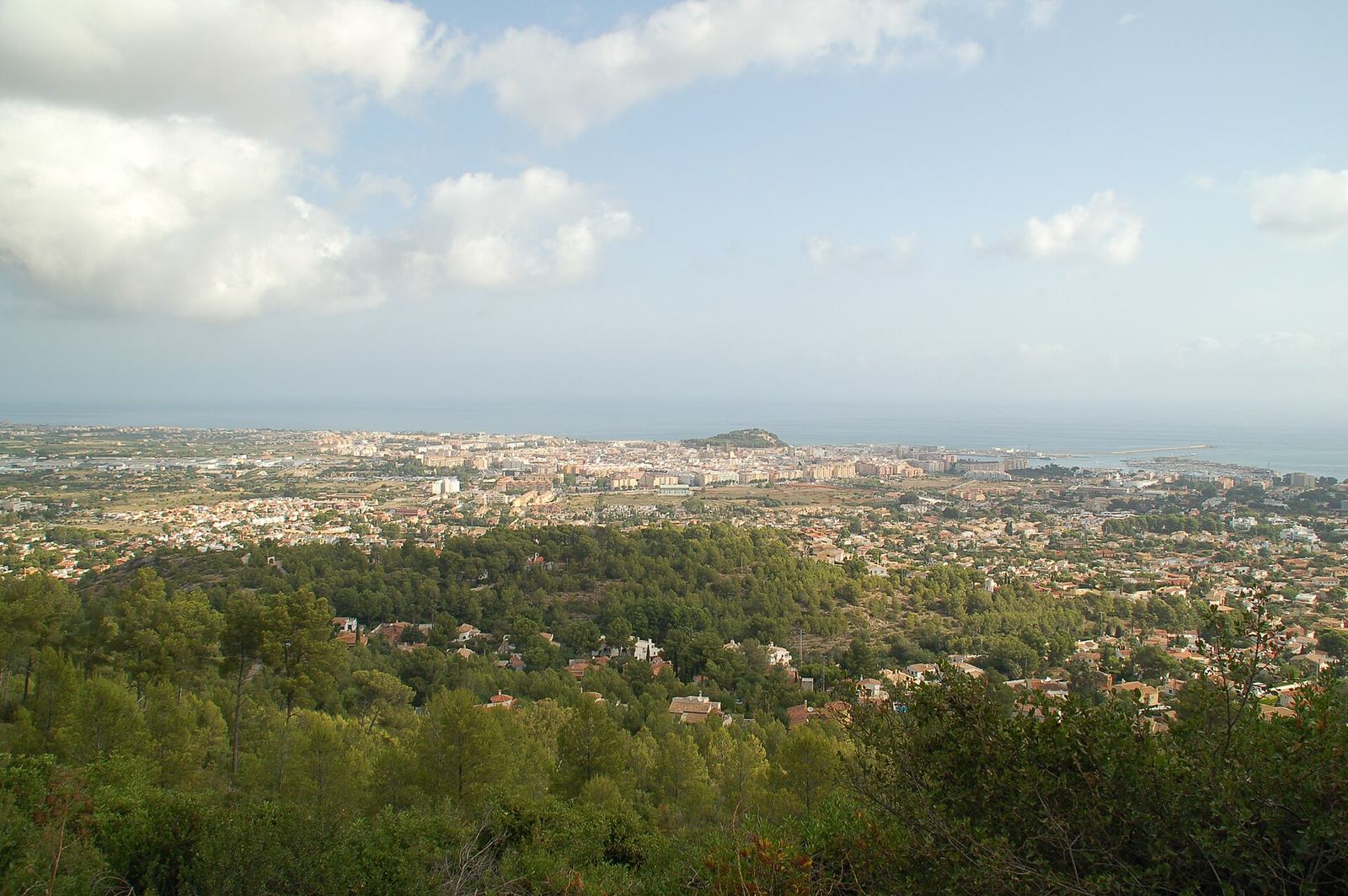 Dénia y la costa vistas desde la Cova de l'Aigua